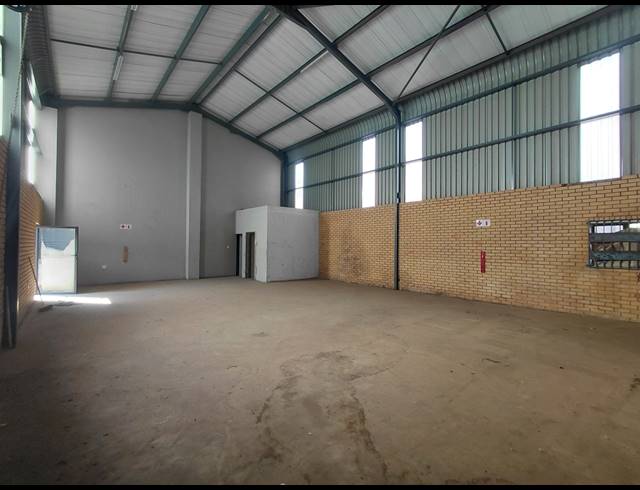 272M² WAREHOUSE TO LET IN CLAYVILLE